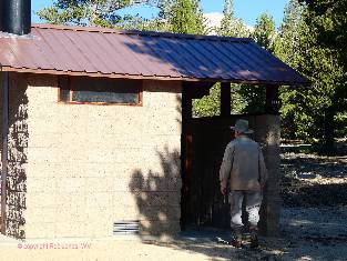 john-muir-trail-toilet1-day1  Horseshoe Meadow w.jpg (483528 bytes)
